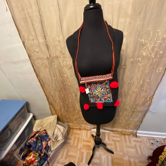 NWT Pom Pom & Bells Embroidered Boho Shoulder Bag - Picture 8 of 8